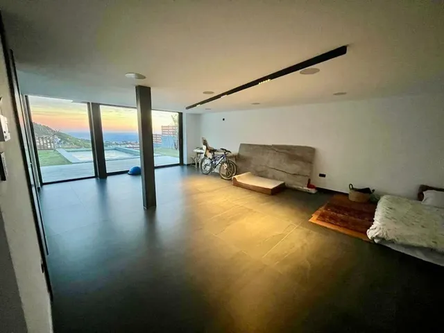 Vendemos una Elegante y Moderna Villa con Impresionantes Vistas al Mar — 18