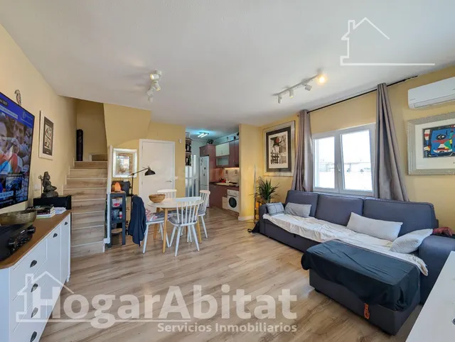 ¡Cerca del mar! Precioso Adosado reformado en residencial, con solarium, piscina comunitaria y garaje — 4