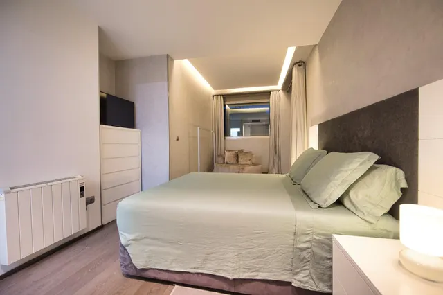 Ático con gran terraza y solárium privado en el corazón de Alicante — 26