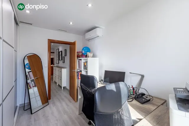 Amplia casa de 182 m2 con patio, gran sótano y a menos de 5 minutos del metro — 26