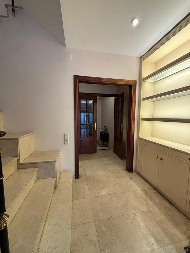 Espectacular Casa Unifamiliar con 2 Terrazas y Patio en el corazón de Hospitalet Centro — 26