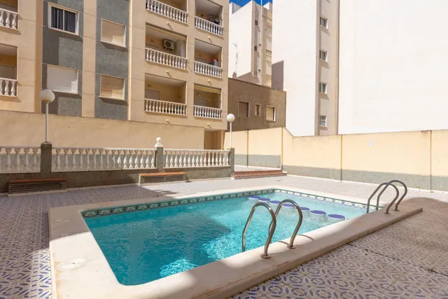 Acogedor piso en planta baja con piscina comunitaria — 24