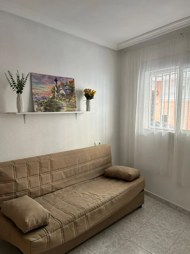 Apartamento con terraza, Alicante, Torrevieja. 2 habitaciones, 63 m2, 650 metros al mar — 38