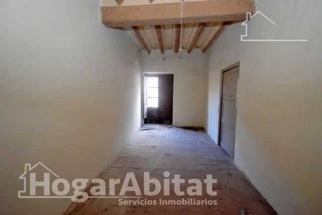 Extraordinaria finca con local comercial y múltiples posibilidades de reconversión a reformar en pleno centro — 9