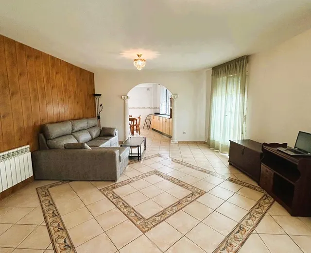 SE VENDE AMPLIO PISO EN CALLE ZARAGOZA — 11