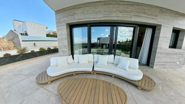 ✨ Alquiler de exclusiva casa de diseño en Altos de La Zubia  - foto 5