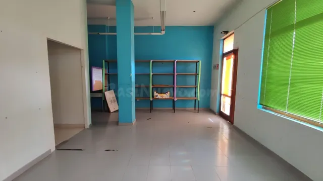 Local comercial centro Saron - foto 2