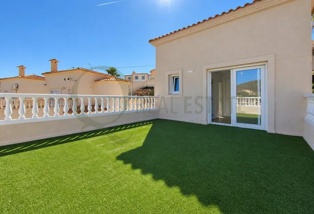 Chalet independiente con jardín y amplias terrazas en Lanuza, El Campello. — 30
