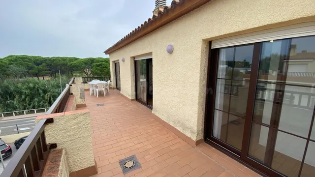 Ático con licencia turística a 50 m del mar en Empúries — 2