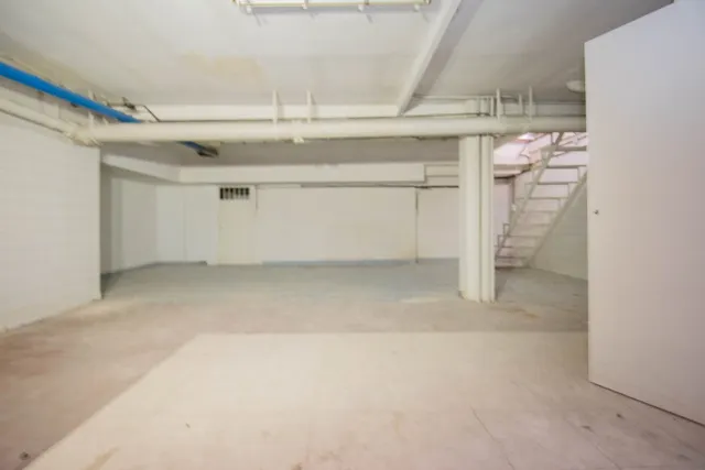 Local comercial junto a Mercado de San Agustín y a espaldas de Gran Vía. — 15