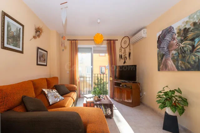 ¡Tu nuevo hogar te espera! Piso de 3 habitaciones en zona Hi