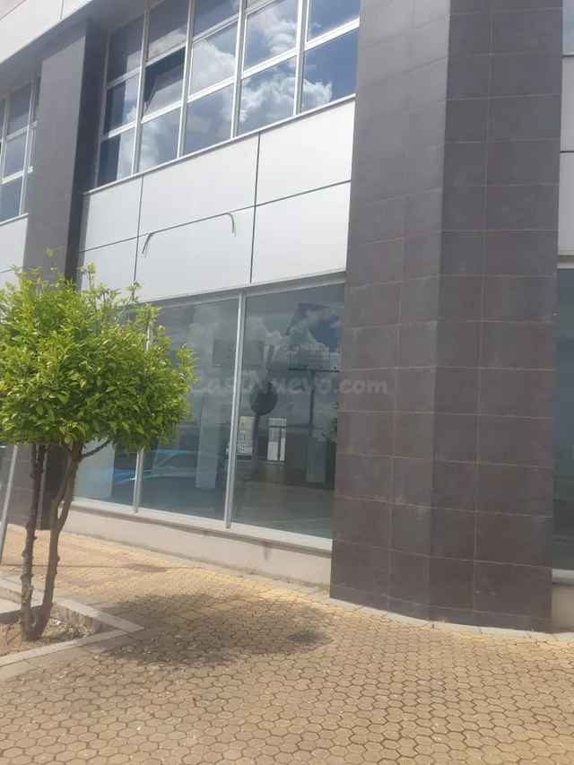 Oportunidad estratégica: Magnífica nave comercial a estrenar