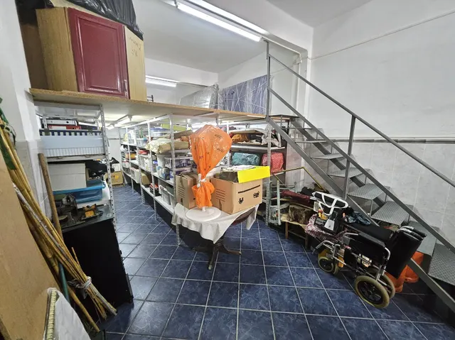 Se vende local en calle tranquila, zona noroeste de Castellón. Local en perfecto estado — 14