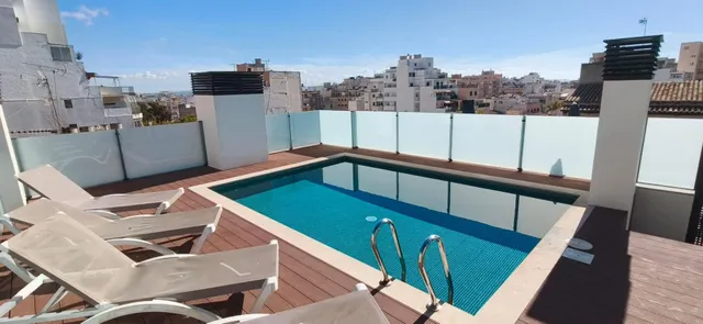 Piso a estrenar con terraza de 40 m2, parking y piscina en calle peatonal Nuredduna – Palma. — 36