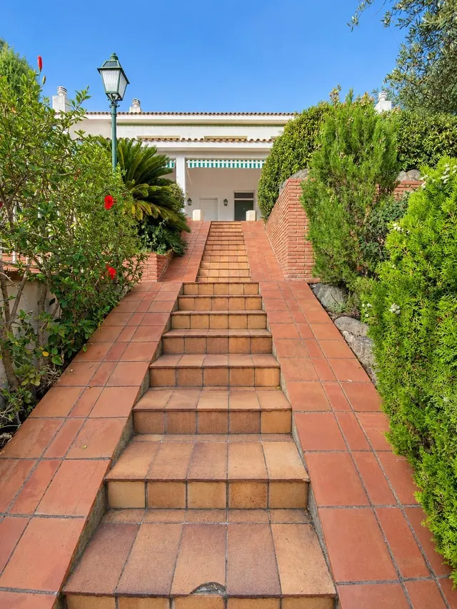 Espectacular casa con gran jardín y vistas privilegiadas en Vilassar de Dalt — 7