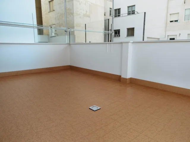 Amplio Piso en el Corazón de Albacete: Una Oportunidad Única — 10