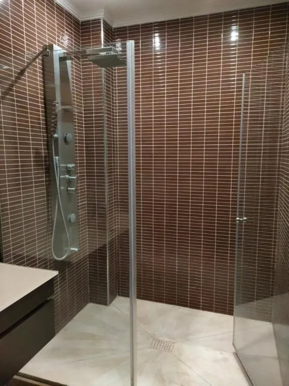 DOS CHALETS  A 100 METROS DE LA PLAYA, RINCON DE LA VICTORIA — 75