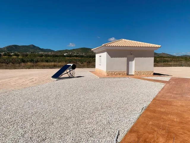 VILLAS DE OBRA NUEVA EN PINOSO — 5