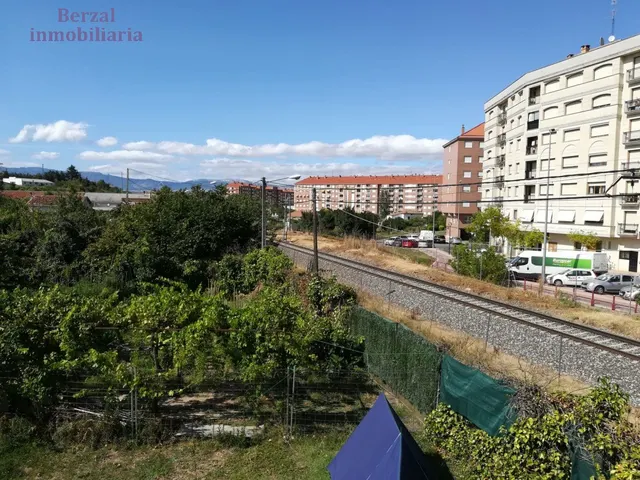 Casa magnifica, de dimensiones extraordinarias a veinte minutos andando del centro. — 42