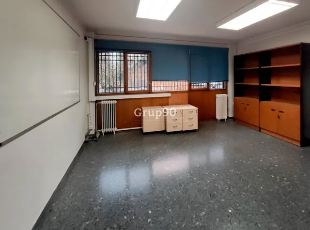 3 LOCALES COMERCIALES EN  ZONA INSTITUT — 16