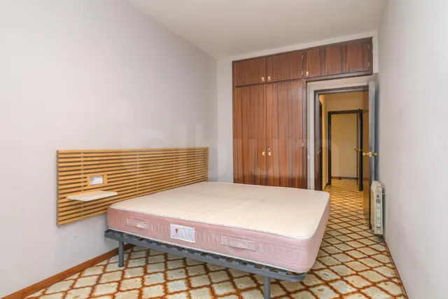 Amplio piso de 4 habitaciones con terraza, parking y trastero — 50
