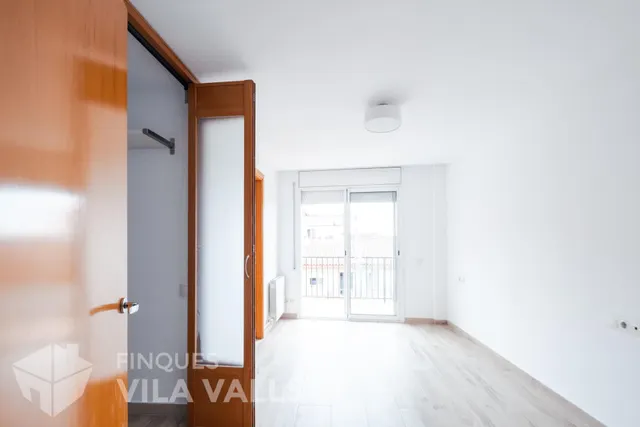 Piso dúplex en pleno centro de Caldes. Ascensor, terraza, 2 balcones y parking incluido. — 12