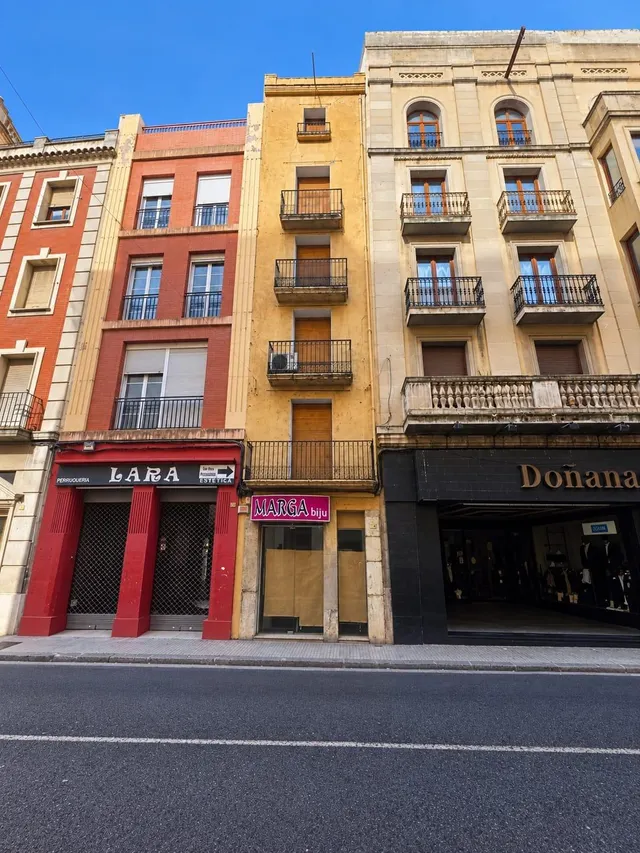 Edificio en venta en pleno centro de Tortosa: local acondicionado, división horizontal y terrado con vistas — 31