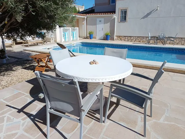 Exclusiva villa reformada y moderna con vistas al mar y mont - foto 5