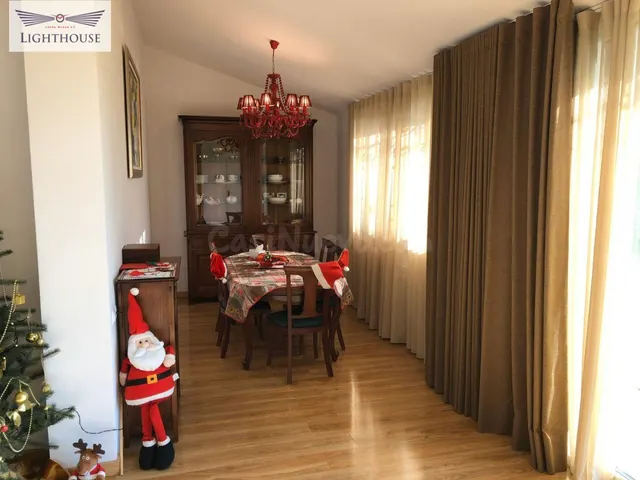 Casa familiar renovada con excelente ubicación. - foto 4