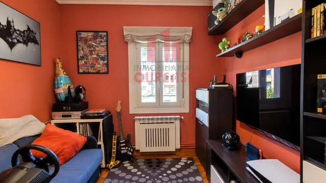 Amplia vivienda reformada situada en el couto. — 26