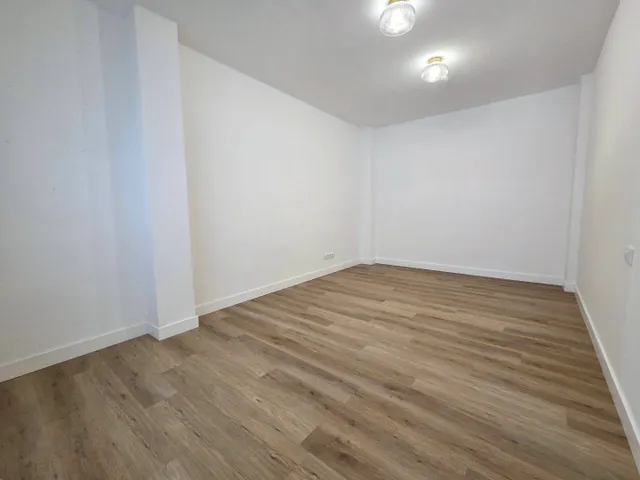 A la venta estupenda oficina reformada en el Paseo de Tomás Morales — 7