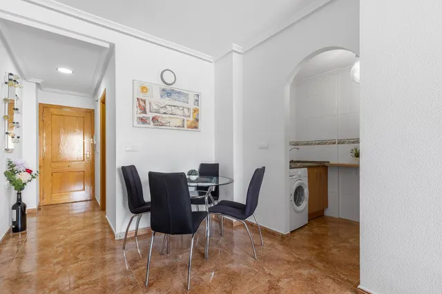 Estudio en Torrevieja con piscina comunitaria — 6