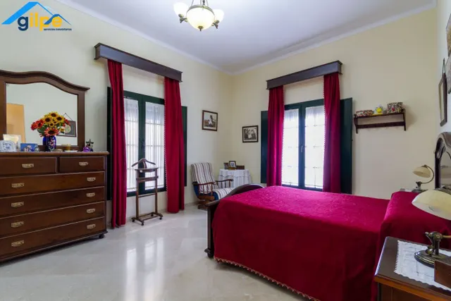 MARAVILLOSA CASA ADOSADA EN UNA ZONA CÉNTRICA DE MARCHENA — 9