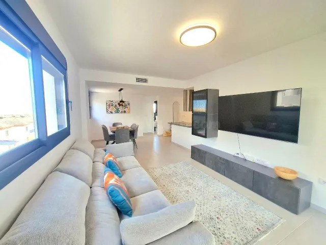 Apartamento de Lujo Seminuevo en Exclusiva Urbanización de V - foto 3