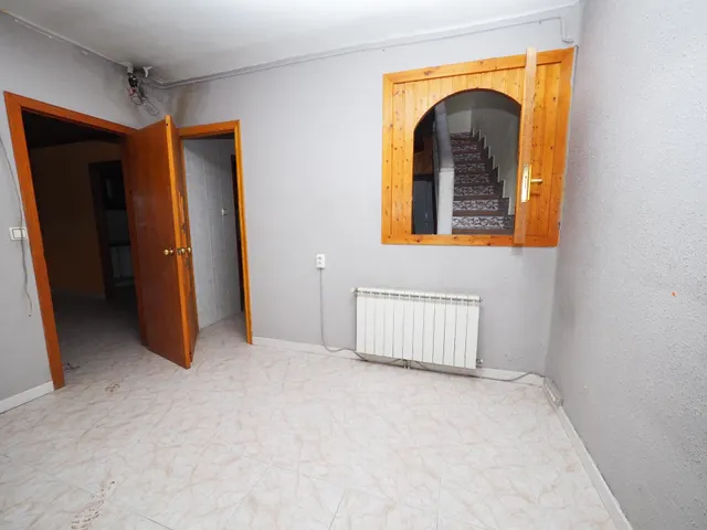 SE VENDE CASA ADOSADA EN NAVARCLES — 18