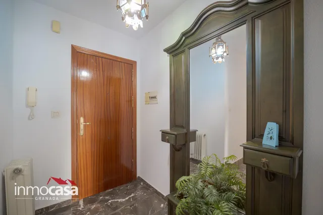 Se Vende amplio piso en  zona Villarejo, con Terraza y Vistas Despejadas — 8