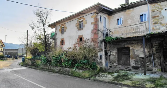 Casa y terreno urbano de 3.000 m2. - foto 4