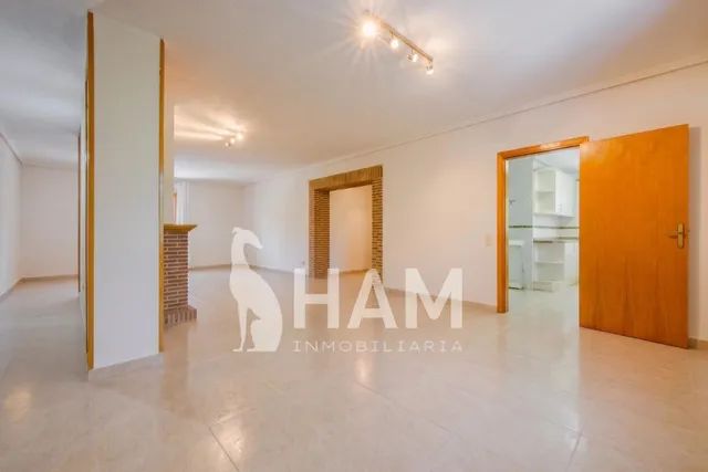 Casa en una planta con pabellón de invitados, piscina y garaje – Parcela 1.180 m2 — 27