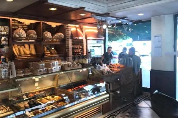 Local panadería en venta en esquina, con inquilino - foto 4