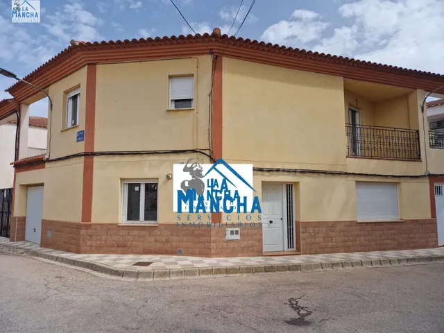INMOBILIARIA LA MANCHA VENDE ADOSADO DE OBRA NUEVA EN TINAJE - foto 3