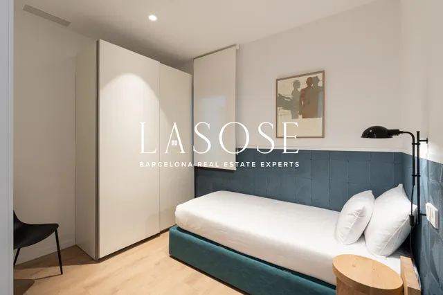 Acogedor piso de dos dormitorios, balcón y terraza comunitaria en alquiler en La Salut — 39