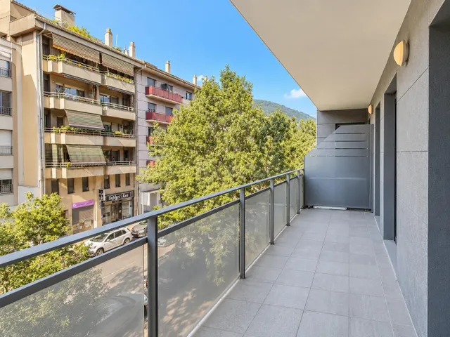 Piso de 3 habitaciones con terrazas, parking y trastero en e - foto 2