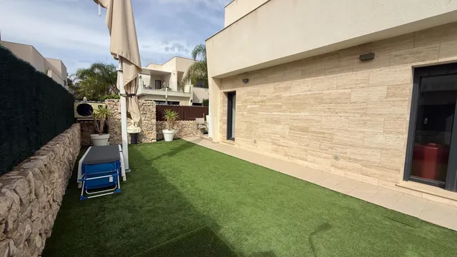 CHALET SEMINUEVO CON VISTAS AL MAR, PISCINA PRIVADA Y COCINA DE VERANO – LA TORRE DE LA HORADADA — 10