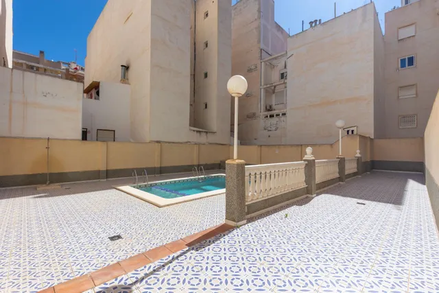 Acogedor piso en planta baja con piscina comunitaria — 25