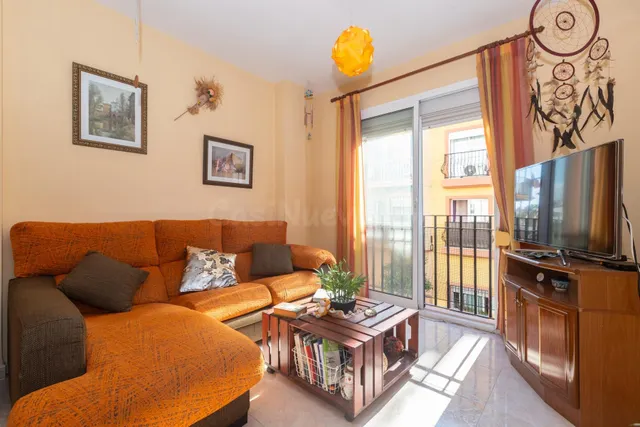 ¡Tu nuevo hogar te espera! Piso de 3 habitaciones en zona Hi - foto 3