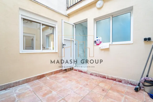 Exclusiva vivienda de 4 dormitorios, totalmente reformada, a 550m del puerto y la playa de Cambrils. — 35