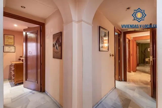 EXCLUSIVO PISO CON JARDÍN PRIVATIVO EN UNA DE LAS MEJORES URBANIZACIONES DE GRANADA — 29