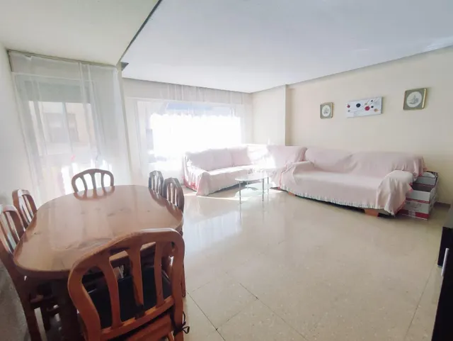 Exclusiva vivienda en el corazón de Castellón con amplios es - foto 2