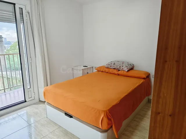 Acogedor Piso en Hospitalet de Llobregat - Ideal para Entrar - foto 5