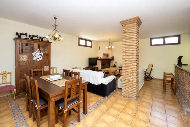 CHALET DE ENSUEÑO EN URB. VIÑA DEL REY, OTURA — 33